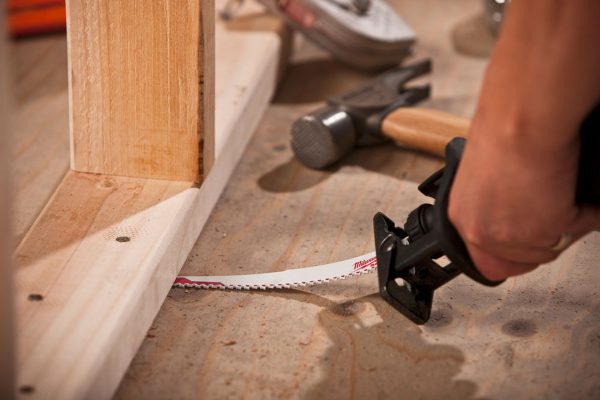 48005026--App_3__95707 Milwaukee The AX Blade 230mm 5TPI - Cut wood and Nails